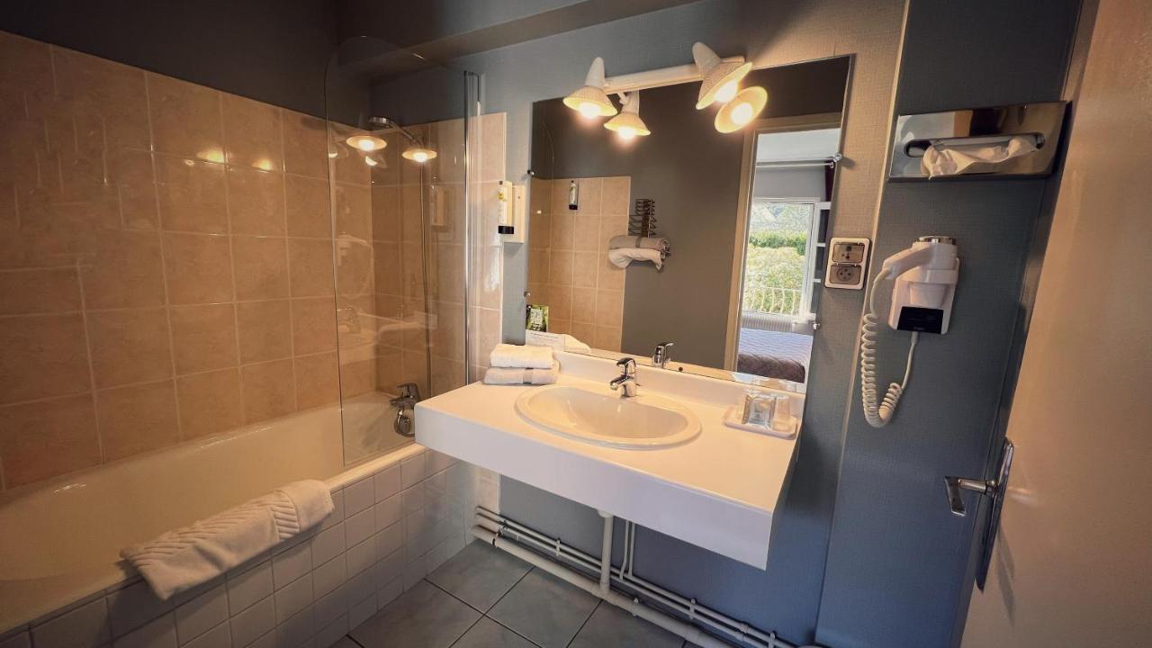 Logis Hotel Restaurant Des Voyageurs Tarnac エクステリア 写真