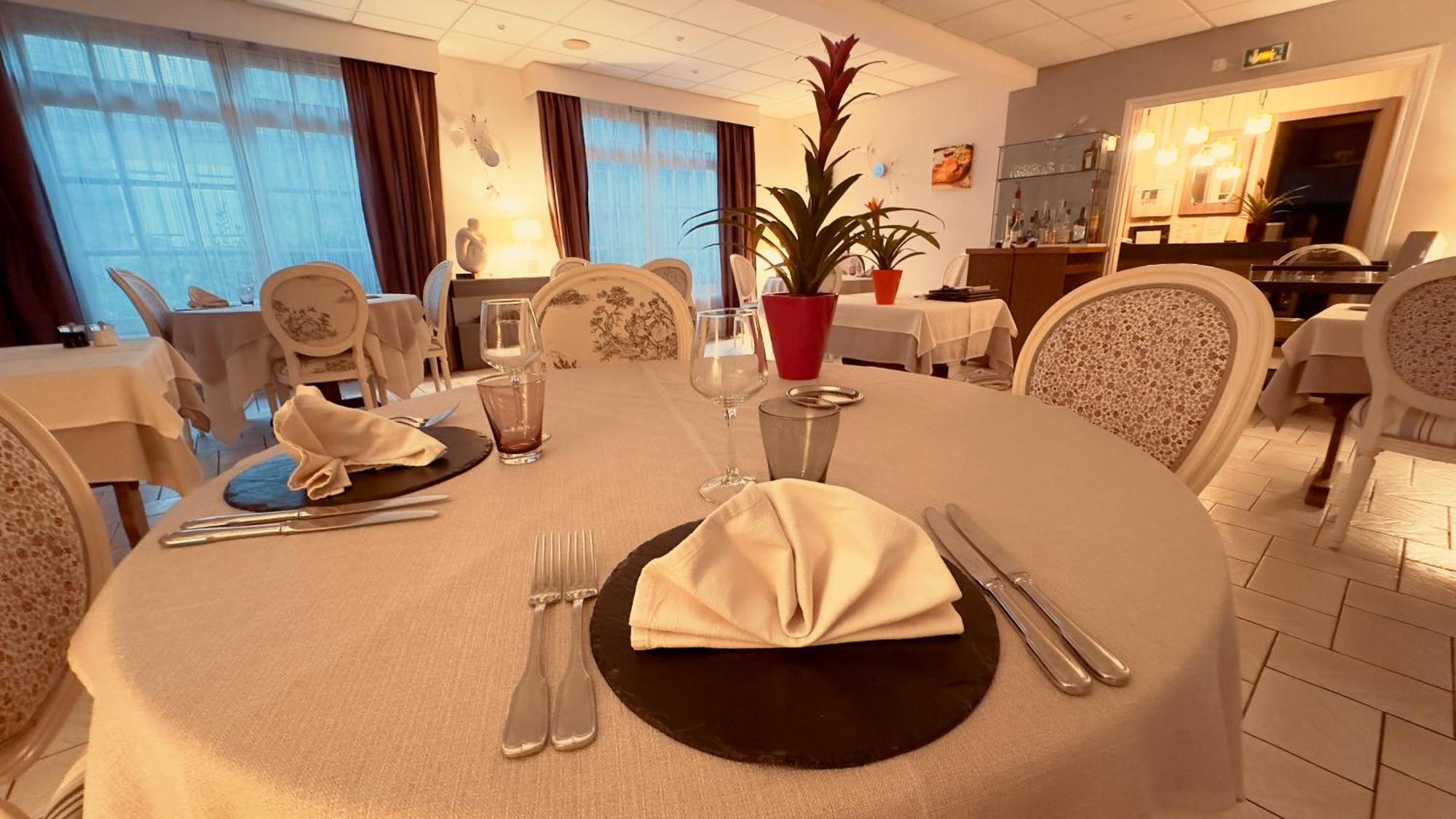 Logis Hotel Restaurant Des Voyageurs Tarnac エクステリア 写真