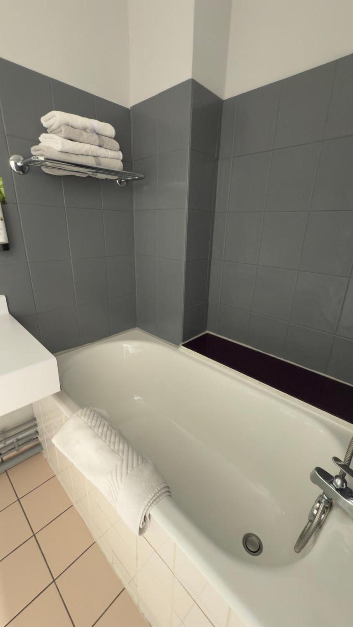 Logis Hotel Restaurant Des Voyageurs Tarnac エクステリア 写真