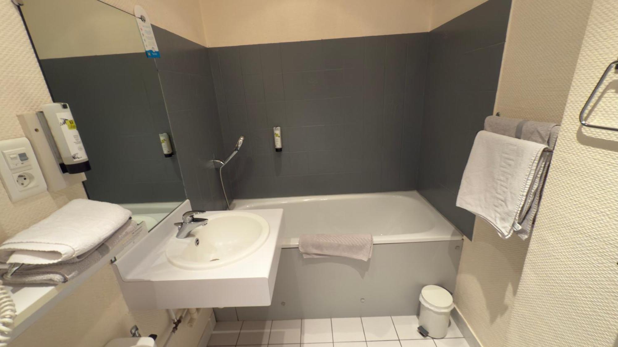 Logis Hotel Restaurant Des Voyageurs Tarnac エクステリア 写真